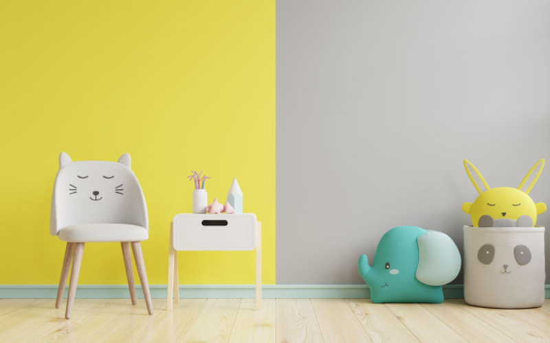 Yellow and ultimate gray walls in the children's room.