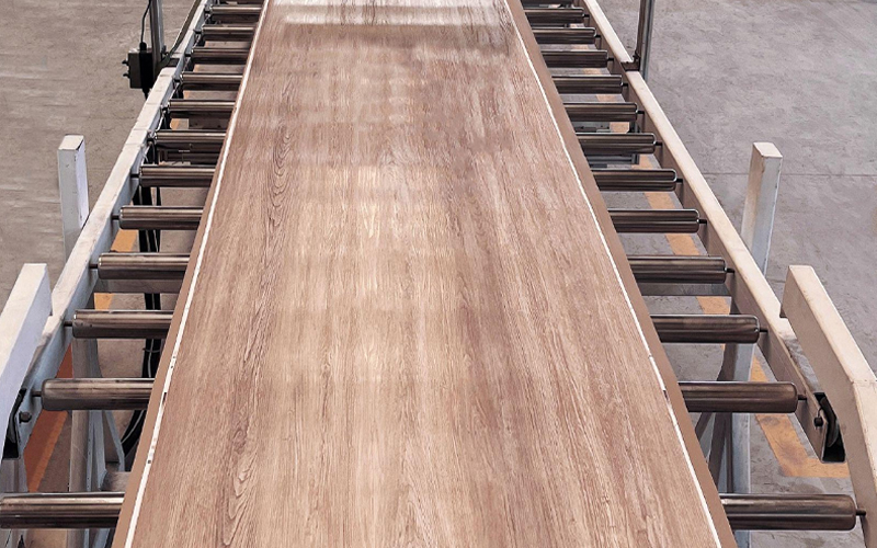 Wood grain vinyl flooring on the production line