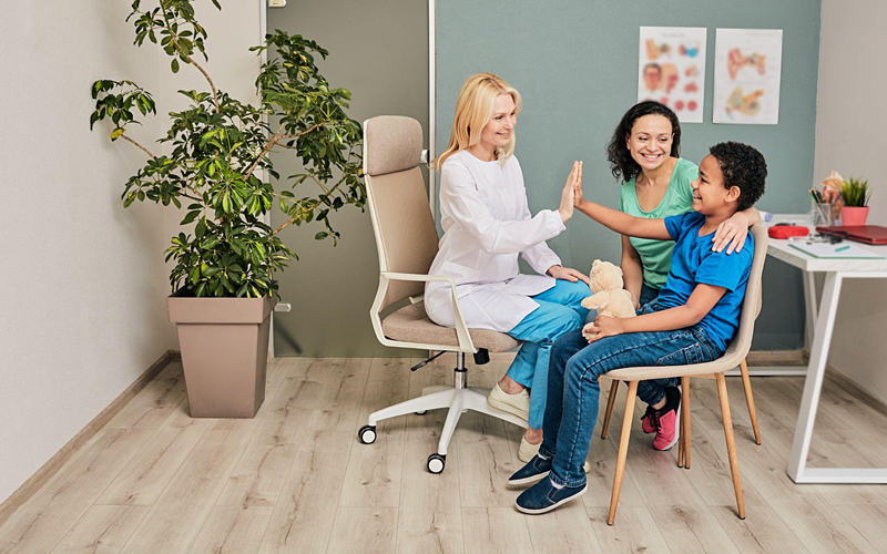 A child psychologist is working with a family in the doctor's office.